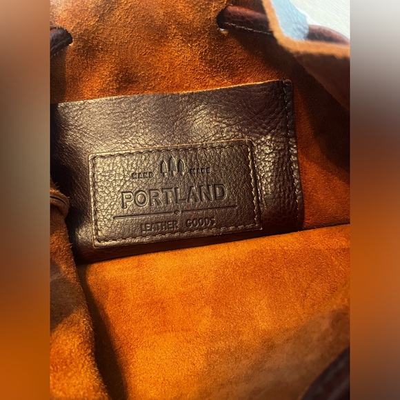 Portland Leather Brown Crossbody
Bag; Hobo Drawstring Bag; Rare & like new! - Picture 8 of 12
